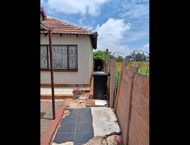 3 BEDROOM HOUSE FOR SALE IN KAGISO